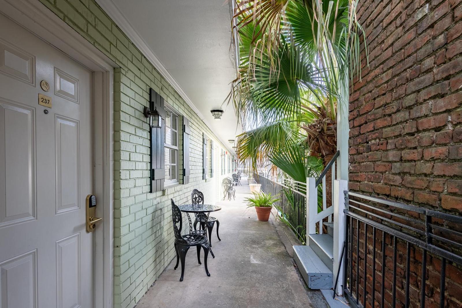 French Quarter Suites Hotel Новый Орлеан Экстерьер фото